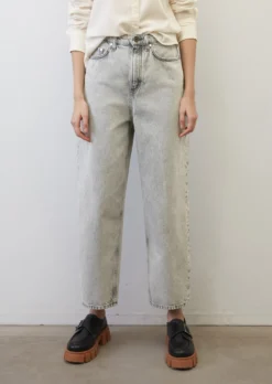 Marc O'Polo FEPPLA Cropped Barrel Jeans Made Of Pure Organic Cotton -Schlichte Eleganz 00023e77e92a30a5d2bfe2fe53a64b58 scaled