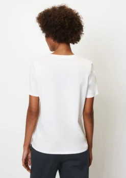 Marc O'Polo V-neck T-shirt In A Regular Fit Made Of Organic Cotton -Schlichte Eleganz 012df3898b54f3ed42c7445fe9bb3ca6 scaled