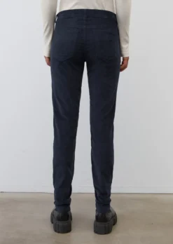 Marc O'Polo LULEA Needlecord Trousers, Slim Fit Made Of Stretchy Cotton -Schlichte Eleganz 02d49352fe471eb3a4b463c6d0fd9075 scaled