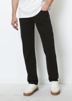 Marc O'Polo Jeans KEMI Regular Model Made From An Organic Cotton Blend -Schlichte Eleganz 048b0224793b2558ad504702991b9b9d scaled