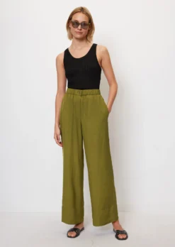 Marc O'Polo Pointelle Jersey Sleeveless Top Made From Pure Organic Cotton -Schlichte Eleganz 059a41540238c26555f702d0681e9db4 scaled