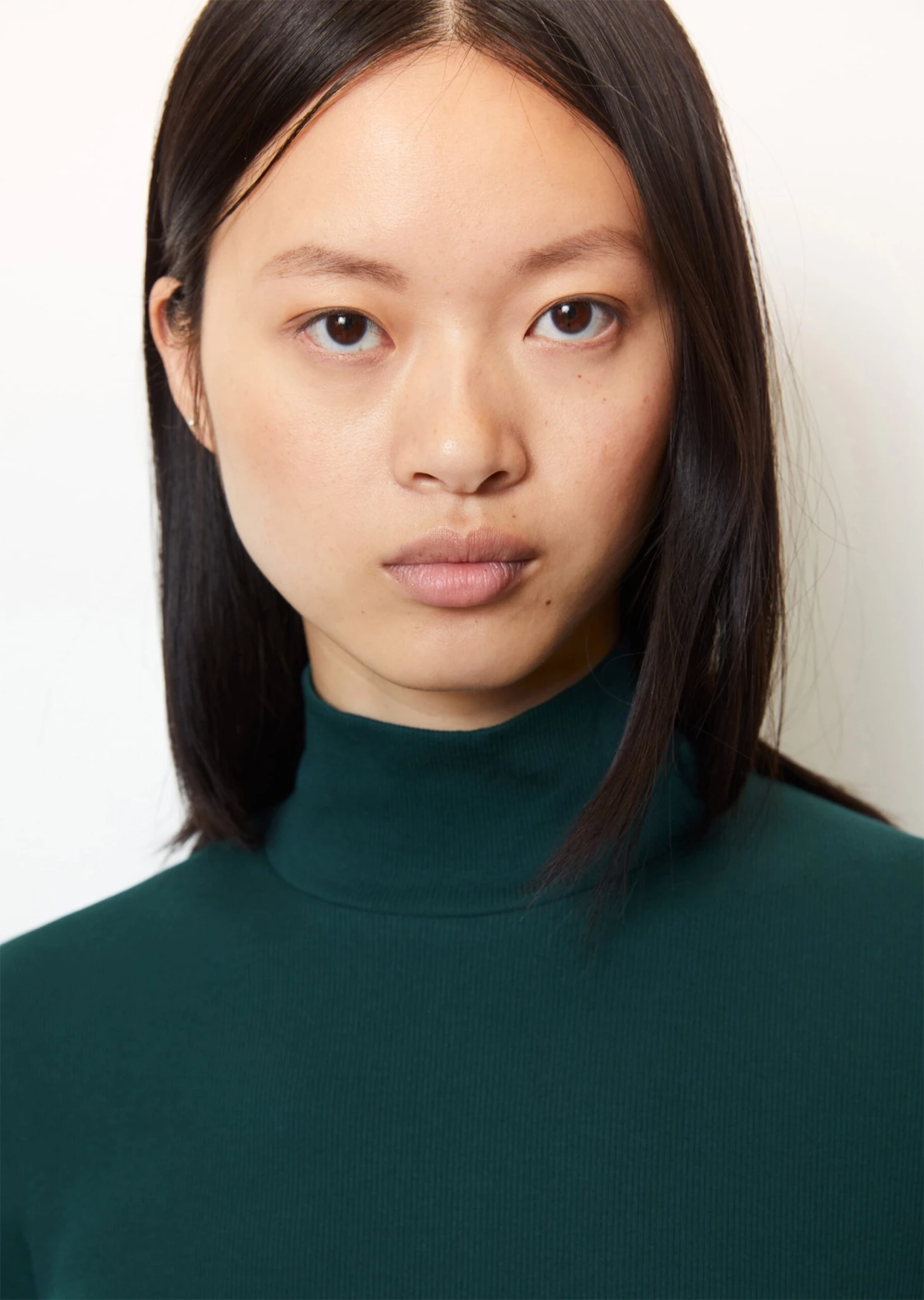 Marc O'Polo Ribbed Jersey T-shirt With High Stand-up Collar Made Of Organic Stretch Cotton Fabric 5 Marc O'Polo Ribbed Jersey T-shirt With High Stand-up Collar Made Of Organic Stretch Cotton Fabric – Bild 5