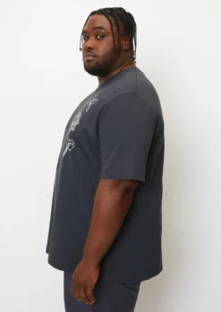 Marc O'Polo T-shirt Regular With Floral Chest Print 14 Marc O'Polo T-shirt Regular With Floral Chest Print -Schlichte Eleganz 07b8a5ac4384c7461675f1bcd0f6a11d scaled