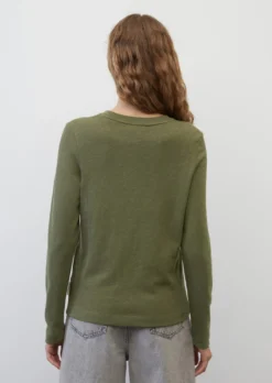 Marc O'Polo Long Sleeve Heavy Slub Jersey Top In A Regular Fit Made Of Organic Cotton -Schlichte Eleganz 092efc59ff2ed3674b3708fc5254c73f scaled