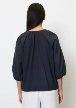 Marc O'Polo V-neck Blouse With Gathered Details In A Mix Of Materials -Schlichte Eleganz 0c472ce7a2bcbc5af3524fa1ec5615d7 scaled