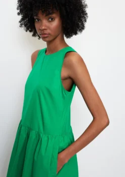 Marc O'Polo Sleeveless, Voluminous Poplin Dress Made Of Organic Cotton -Schlichte Eleganz 0cc82ca8828b58c419da4fcf79f146e3 scaled