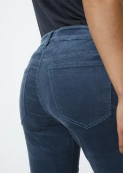 Marc O'Polo LULEA Slim Trousers Made From Stretchy Velvet -Schlichte Eleganz 0cf8f9e11d42942fd6d3c0d157116ba6 scaled