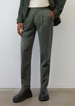 Marc O'Polo Trousers In Our OSBY Jogger Pleats Fit Made From Organic Cotton Mix -Schlichte Eleganz 0e8eb4a4a5723d9f68ddac52e41fe8b4 scaled