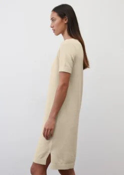 Marc O'Polo Relaxed Short-sleeved Knitted Dress In A Blend Of Organic Cotton, Viscose And Linen -Schlichte Eleganz 0f473f69cbe7ae5545689010f0d5ccdc scaled