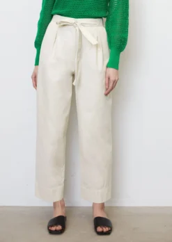 Marc O'Polo Barrel Trousers With A Belt Made Of An Organic Cotton And Linen Blend 12 Marc O'Polo Barrel Trousers With A Belt Made Of An Organic Cotton And Linen Blend -Schlichte Eleganz 11259abe8ab79c5cdd0de0e1631e694b scaled