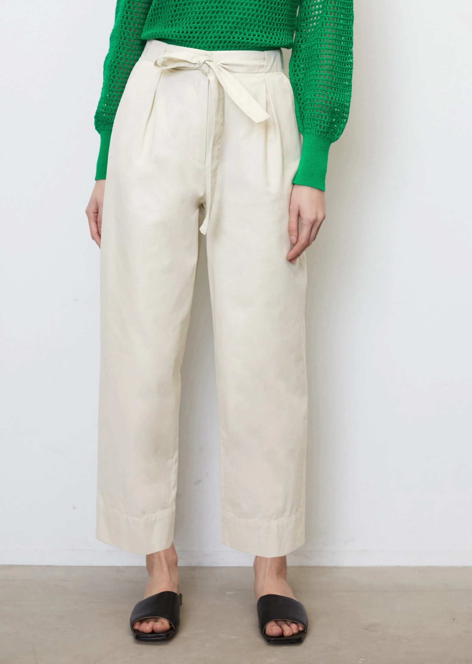 Marc O'Polo Barrel Trousers With A Belt Made Of An Organic Cotton And Linen Blend 4 Marc O'Polo Barrel Trousers With A Belt Made Of An Organic Cotton And Linen Blend – Bild 4