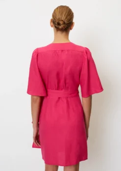 Marc O'Polo Short Linen Wrap Dress With Flounce Sleeves -Schlichte Eleganz 12eb291383a9dde05d9cdc37c7bf7bbc scaled