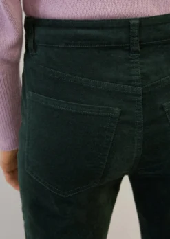 Marc O'Polo LINDE Trousers In A Straight, Cropped Cut With A High Waist Made Of Stretch Cotton Velvet -Schlichte Eleganz 136ba4b1cc168bbfe1293c1271129783 scaled