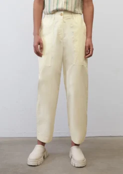 Marc O'Polo Cropped Tracksuit Bottoms In A Relaxed Fit Made Of Organic Cotton/lyocell/poplin -Schlichte Eleganz 1375f3d71a38f5e4a7b81a03c28de93f scaled