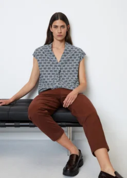 Marc O'Polo Sleeveless V-neck Blouse In A Regular Fit Made From A Soft Organic Cotton/viscose Blend