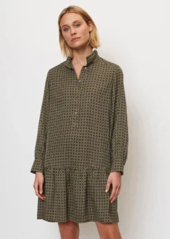 Marc O'Polo Short Printed Shirt Dress Made From Viscose Twill -Schlichte Eleganz 1628d1ea2bfe4255d4848e3915454378 scaled