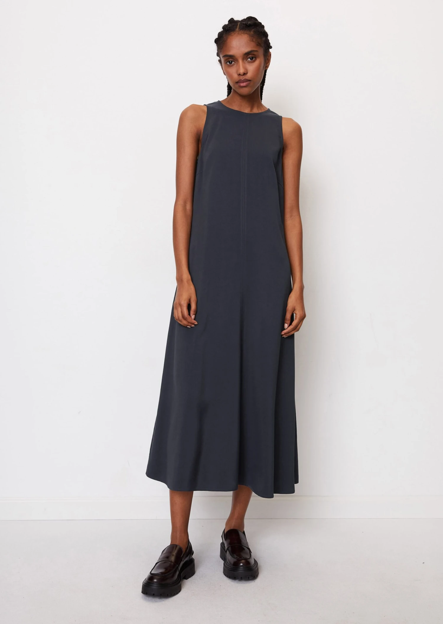 Marc O'Polo Sleeveless A-line Dress In Soft Viscose Twill 2 Marc O'Polo Sleeveless A-line Dress In Soft Viscose Twill – Bild 2