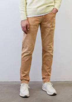 Marc O'Polo Tapered OSBY Jeans Made From An Organic Cotton Blend -Schlichte Eleganz 19d6df1afa24286ba2df2a0da779d915 scaled