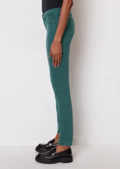Marc O'Polo LULEA Slim Mid Waist Trousers With Tencel™ Lyocell -Schlichte Eleganz 1ae0b6d4e2f3fbddaca4a7494bb9e346 scaled