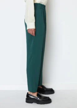 Marc O'Polo Barrel Slip-on Trousers With Elasticated Waistband Made From Flowing Viscose-mix Twill -Schlichte Eleganz 1c26395133827714db5c441dd3da0995 scaled