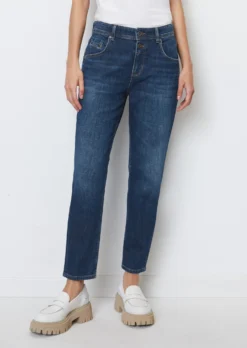 Marc O'Polo Jeans THEDA Boyfriend Mid Waist Model With Two Buttons At The Front 12 Marc O'Polo Jeans THEDA Boyfriend Mid Waist Model With Two Buttons At The Front -Schlichte Eleganz 1f38b285fd22e33253423517fb96b81d scaled
