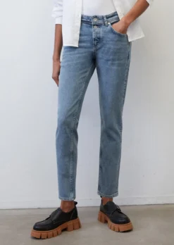 Marc O'Polo THEDA Boyfriend Cropped Jeans In An Organic Cotton Blend -Schlichte Eleganz 1fc91304adafd7ec38d5a790cc7a3778 scaled
