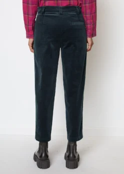 Marc O'Polo Corduroy Pants Tapered In O-shape -Schlichte Eleganz 20e36d8df95f5f3f2708a11b3c7e653a scaled