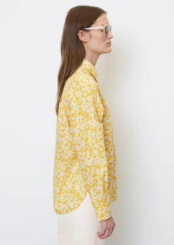 Marc O'Polo Long Sleeve Blouse In A Relaxed Fit With An All-over Print Made Of Paper Touch Poplin -Schlichte Eleganz 233cfd5a2eb29e3fb61e1923f1a81f75 scaled