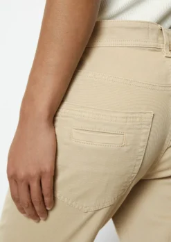 Marc O'Polo THEDA Cropped Boyfriend Trousers From Organic Cotton Stretch -Schlichte Eleganz 2464b59dbc198c61b57030d51ee31389 scaled