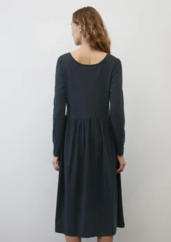 Marc O'Polo Jersey Dress With A Wide Skirt Made Of OCS Blended TENCEL™ Modal 11 Marc O'Polo Jersey Dress With A Wide Skirt Made Of OCS Blended TENCEL™ Modal -Schlichte Eleganz 24dff7fcc20f55bf030e9a830c655ce7 scaled