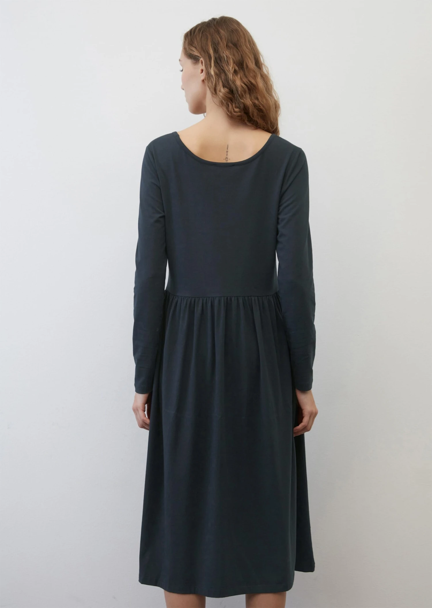 Marc O'Polo Jersey Dress With A Wide Skirt Made Of OCS Blended TENCEL™ Modal 3 Marc O'Polo Jersey Dress With A Wide Skirt Made Of OCS Blended TENCEL™ Modal – Bild 3