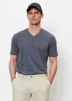Marc O'Polo V-neck T-shirt In A Regular Fit Made From Pure Organic Cotton -Schlichte Eleganz 254eaa8dbb50b1441e3f2c07f794b120 scaled