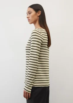 Marc O'Polo Striped Long Sleeve Top In A Loose Fit Made Of Heavy Jersey Fabric Composed Of Organic Cotton 14 Marc O'Polo Striped Long Sleeve Top In A Loose Fit Made Of Heavy Jersey Fabric Composed Of Organic Cotton -Schlichte Eleganz 2872e67b7981bc3fbe047bb1d259d8fe scaled