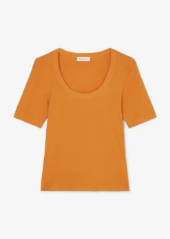 Marc O'Polo Ribbed Jersey T-shirt Made Of Organic Cotton -Schlichte Eleganz 2a6d281721fe8c458e7cd184523cc43e scaled