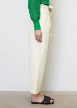 Marc O'Polo Barrel Trousers With A Belt Made Of An Organic Cotton And Linen Blend 14 Marc O'Polo Barrel Trousers With A Belt Made Of An Organic Cotton And Linen Blend -Schlichte Eleganz 2a9ca9bfd792f1097814c84b3cbe27a2 scaled