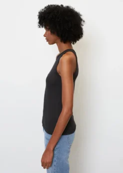 Marc O'Polo Sleeveless Top Made Of Organic Cotton Ribbed Jersey -Schlichte Eleganz 2b114ca24ee50667730a47e722b2e593 scaled