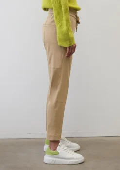 Marc O'Polo LONTTA Tapered Travel Trousers Made Of Tencel™ Lyocell -Schlichte Eleganz 2b20ace9de0823beba5c3ef87ee9a742 scaled