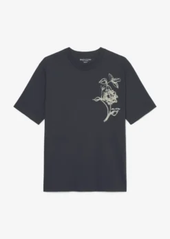 Marc O'Polo T-shirt Regular With Floral Chest Print 15 Marc O'Polo T-shirt Regular With Floral Chest Print -Schlichte Eleganz 2bf56e7d42c26bb536c216ff5ae81820 scaled