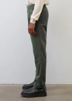 Marc O'Polo Trousers In Our OSBY Jogger Pleats Fit Made From Organic Cotton Mix -Schlichte Eleganz 2c86a4d195df72983dd44376d15e1711 scaled