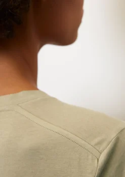 Marc O'Polo T-shirt With Happy Prints Made Of Lightweight Single Jersey -Schlichte Eleganz 2cf2d4be8c7c1a9836521d0fdf417c89 scaled