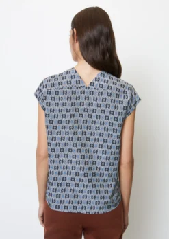 Marc O'Polo Sleeveless V-neck Blouse In A Regular Fit Made From A Soft Organic Cotton/viscose Blend -Schlichte Eleganz 2faa276c6526bd06b1b8572516349f58 scaled