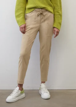 Marc O'Polo LONTTA Tapered Travel Trousers Made Of Tencel™ Lyocell -Schlichte Eleganz 3028b3223b09738c0b7757613f14fab2 scaled