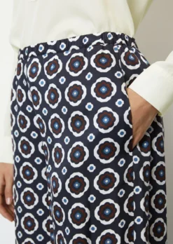 Marc O'Polo Printed Wide Leg Pants Made From Viscose Twill -Schlichte Eleganz 30b9a563c8d2a50e0a13865c77e5e41f scaled
