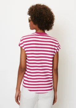 Marc O'Polo Striped T-shirt In A Regular Fit Made Of Organic Cotton 11 Marc O'Polo Striped T-shirt In A Regular Fit Made Of Organic Cotton -Schlichte Eleganz 32b15c1dacb2eacc2b577e877258cc12 scaled