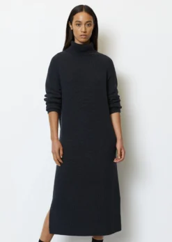 Marc O'Polo DfC Turtleneck Knit Dress Loose Made Of Organic Cotton Yarn -Schlichte Eleganz 352874423e26afbdd963694c6b5afa43 scaled