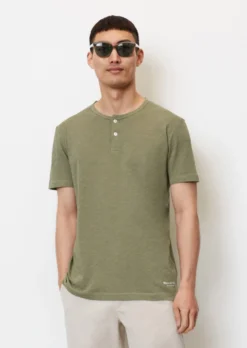 Marc O'Polo Serafino T-shirt Shaped In Soft Slub Jersey Fabric -Schlichte Eleganz 38104e2957af46e5ac4f4efe1e237f6f scaled