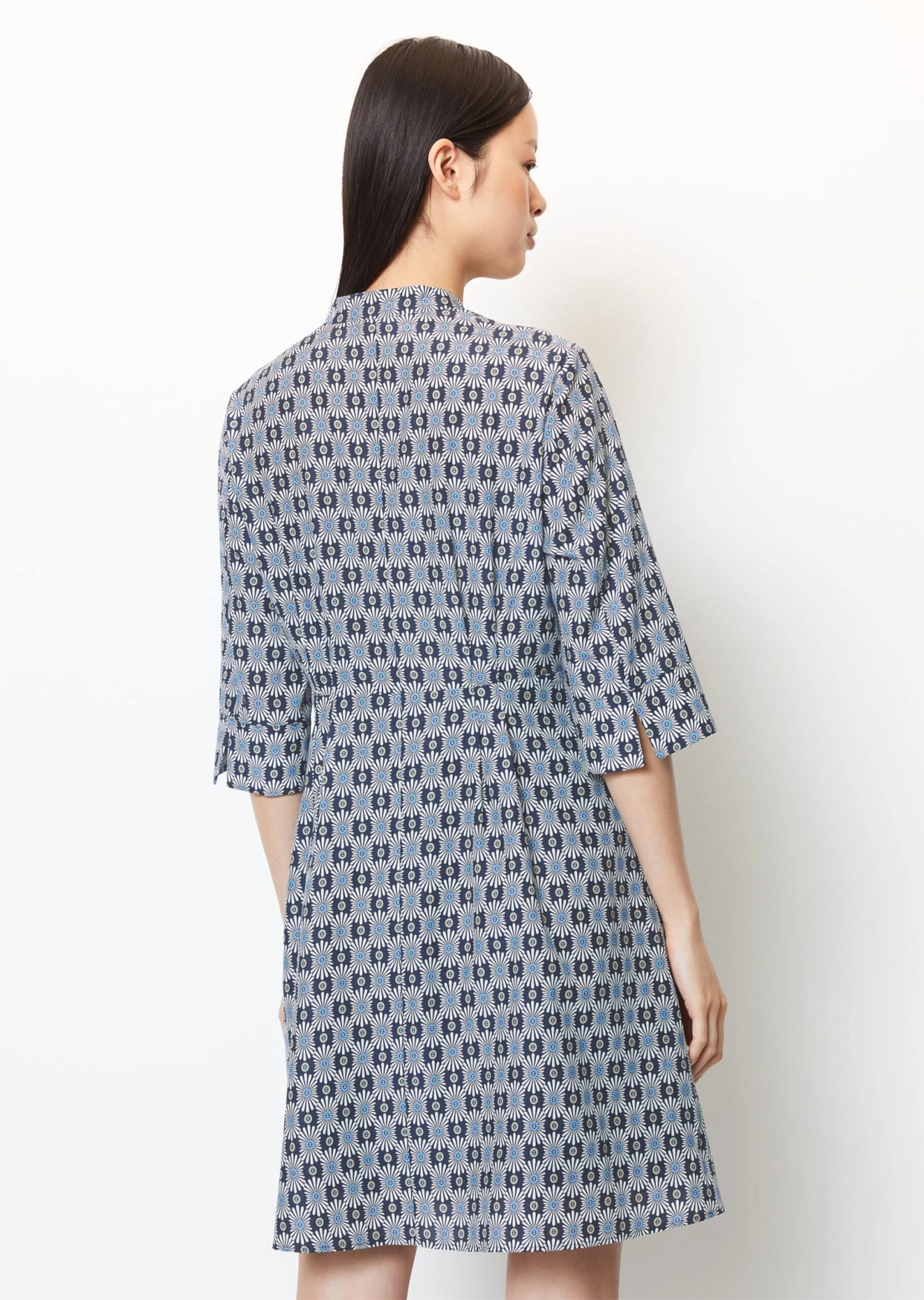 Marc O'Polo Short Blouse Dress With A Silky Texture Made From A Soft Organic Cotton/viscose Blend 3 Marc O'Polo Short Blouse Dress With A Silky Texture Made From A Soft Organic Cotton/viscose Blend – Bild 3