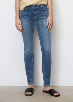 Marc O'Polo ALBY Slim Fit Jeans Made Of Stretchy Denim With A Cashmere Texture -Schlichte Eleganz 391d2b67f6ffdd9b6cbde4a854c64221 scaled