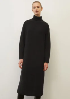 Marc O'Polo Polo Neck Knitted Dress Made Of Organic Cotton Yarn -Schlichte Eleganz 3a7f7a2a46a028dbedff0c2ccf2337e7 scaled