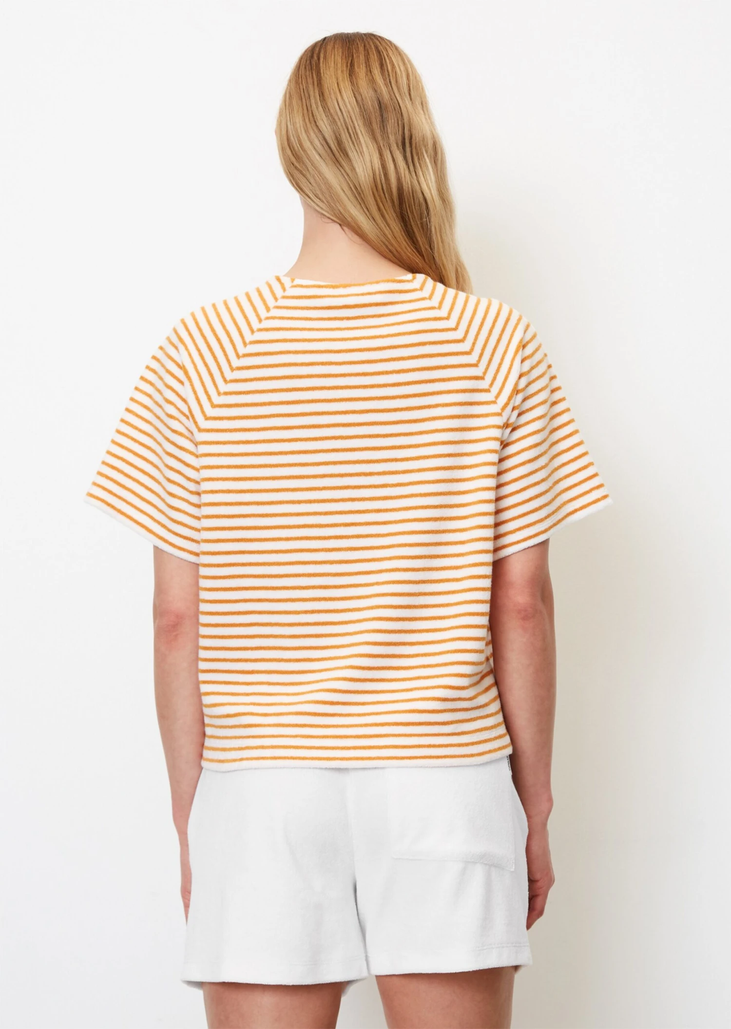 Marc O'Polo Striped Short Sleeve Terry Sweatshirt In A Regular Fit In An Organic Cotton Blend 3 Marc O'Polo Striped Short Sleeve Terry Sweatshirt In A Regular Fit In An Organic Cotton Blend – Bild 3